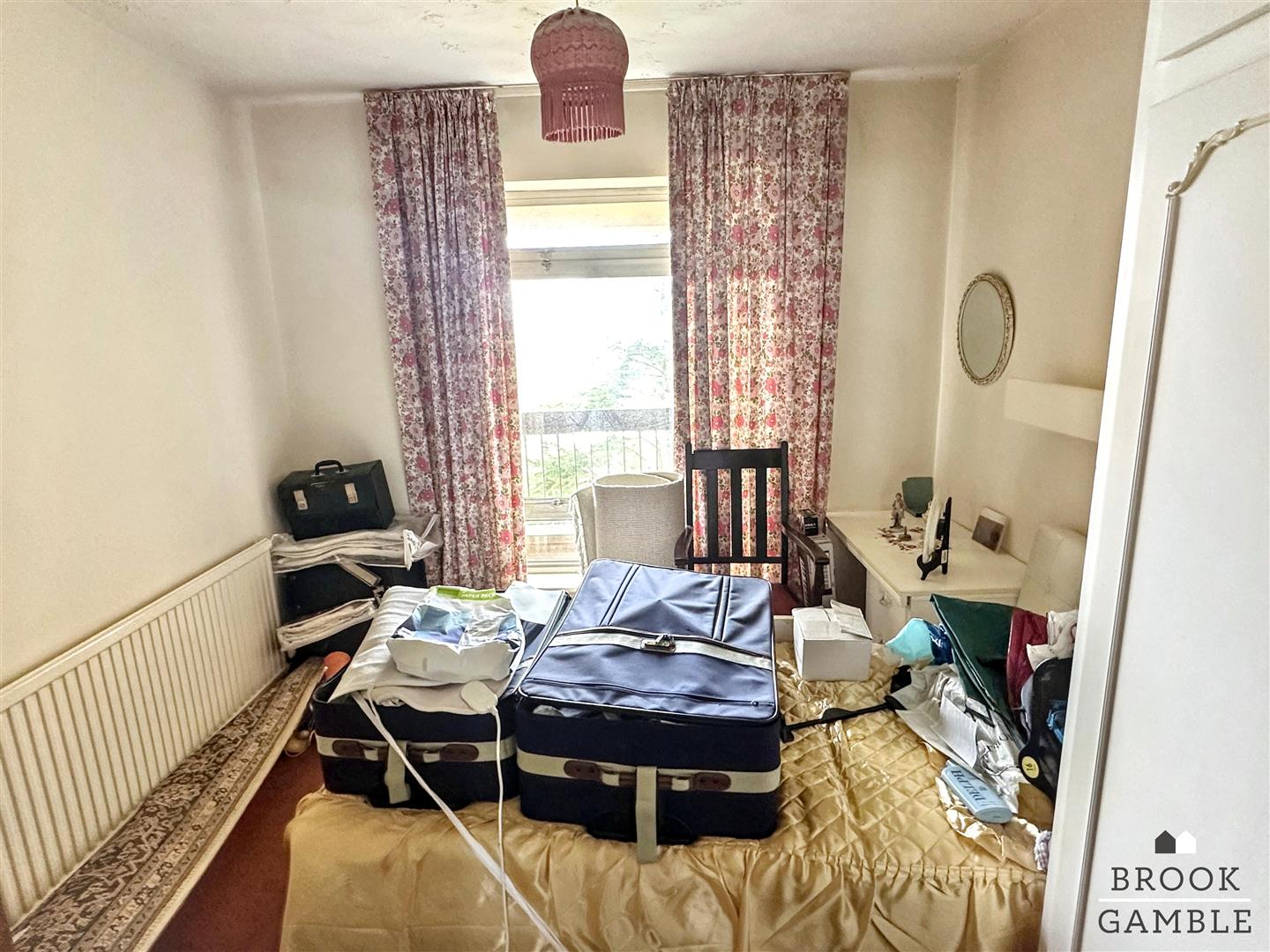 3 Bedroom Flat. St. Johns Road in Eastbourne,  17